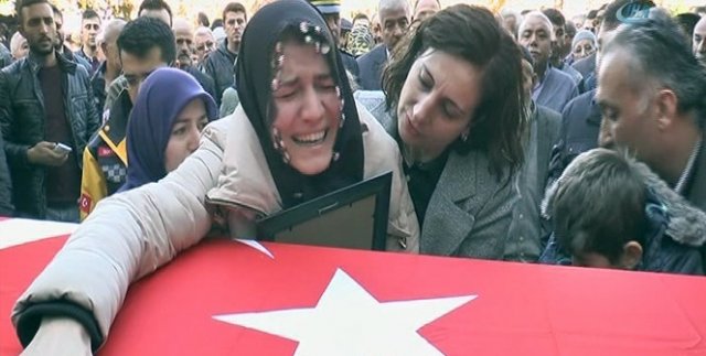 Şehit eşe son veda