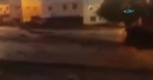 Sel suları önüne ne gelirse sürükledi