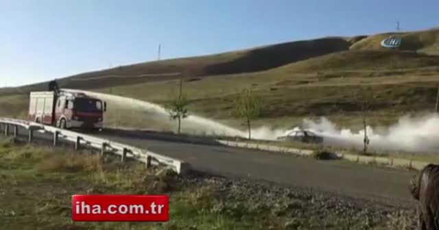 Seyir halindeki otomobil yandı