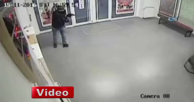 Silahlı banka soygunu kamerada!