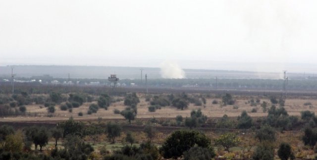 Sınırda muhalifler ağır silahlarla çatışıyor