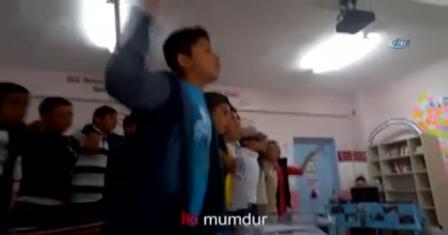 Türkçe dersini 'rap' şarkı söyleyerek işliyorlar