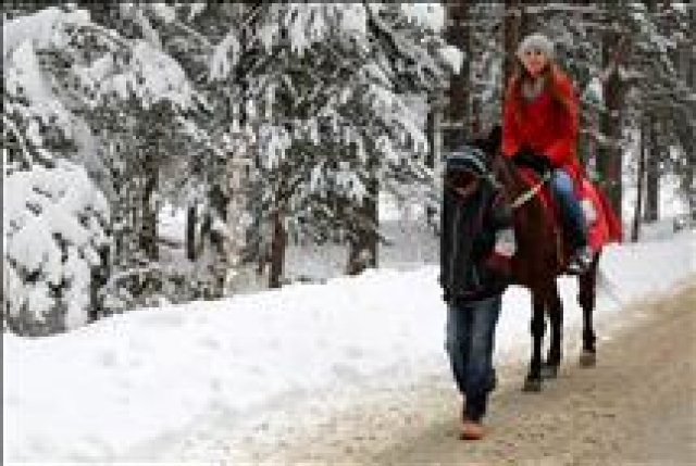 Abant'a gelen tatilcilerin kar keyfi