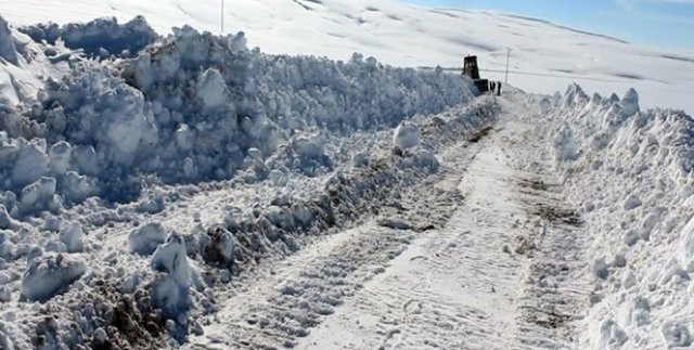 Ağrı’da 190 köy yolu ulaşıma açıldı