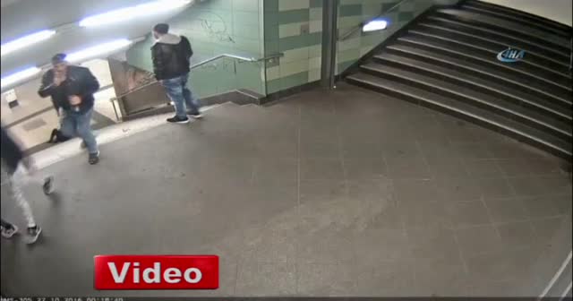 Almanya’da kadına tekmeli saldırının görüntüleri ortaya çıktı