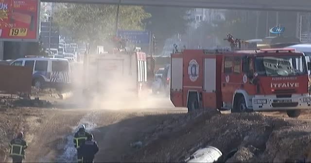 Alt geçit iskelesi çöktü: 3 işçi yaralı