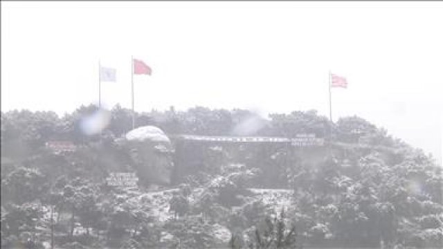 Antalya'nın Döşemealtı ve Kepez ilçeleri beyaza büründü