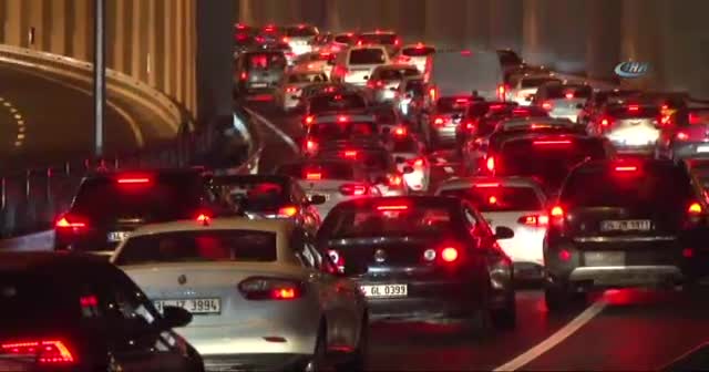 Avrasya Tüneli’nde trafik yoğunluğu