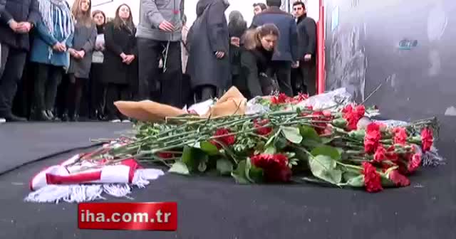 Beşiktaş şehitlerine karanfilli anma
