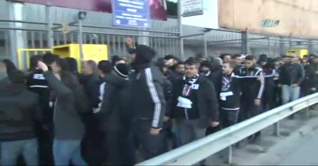 Beşiktaşlı taraftarlar Kadıköy’e geldi
