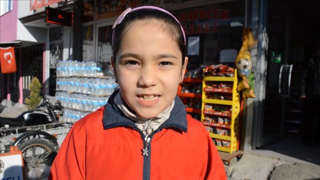 Biriktirdiği harçlığını Halep'e gönderdi
