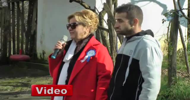 Çatısı olmayan taş evde oturan engelli vatandaşa yardım eli