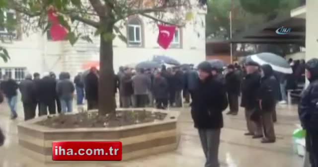 Cenaze namazı sırasında akıllara durgunluk veren olay