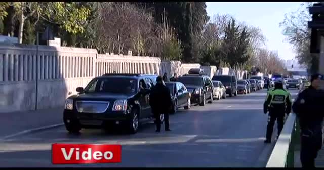 Cumhurbaşkanı Erdoğan anne ve babasının kabrini ziyaret etti