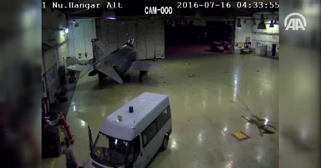 Darbe girişimi sırasında askeri üste yaşananlar güvenlik kamerasında