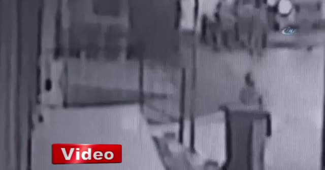 Duvar öğrencinin üzerine böyle yıkıldı