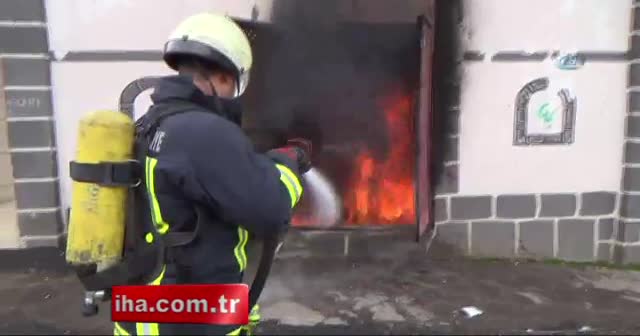 Elektrik trafosu bomba gibi patladı