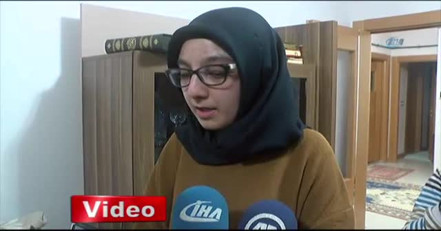 Erdoğan pankart açan genç kızın evini ziyaret etti