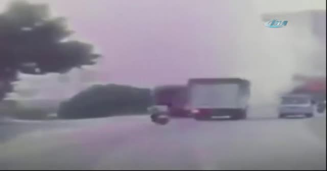 Hatalı sollama kazayla bitti