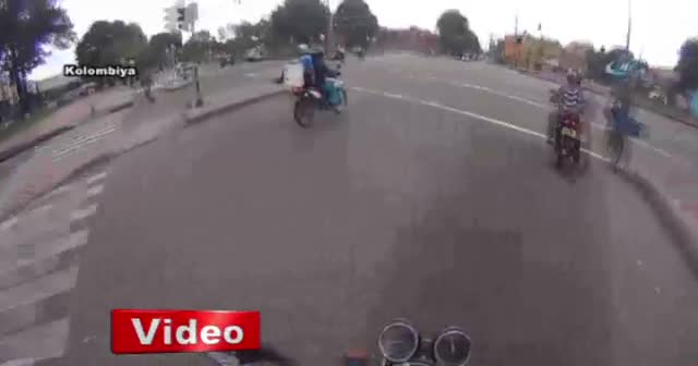 Işık ihlali zincirleme motosiklet kazasına yol açtı