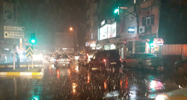 İstanbul’da beklenen kar yağışı başladı.