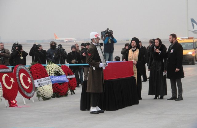 Karlov’un naaşı memleketine uğurlandı