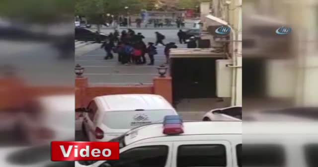Kız öğrenciler saç baş birbirine girdi