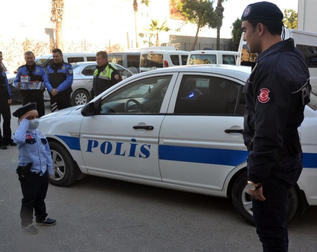 Lösemili minik Ziya’nın polislik hayali gerçek oldu