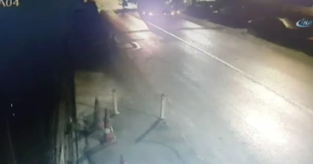 Lüks otomobilin yakıt tankerine çarpma anı kamerada