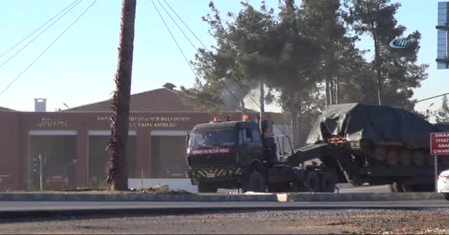 Maltepe'den tank ve askeri sevkiyat sürüyor
