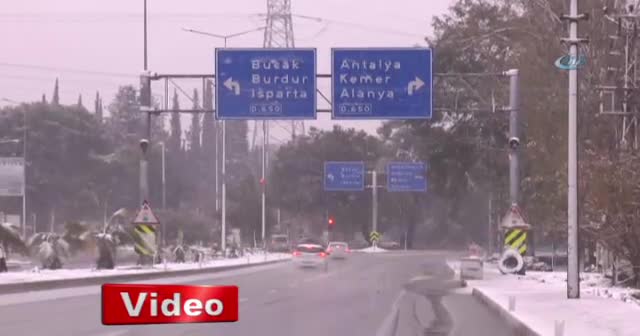 Manavgat’a 15 yıl sonra kar yağdı