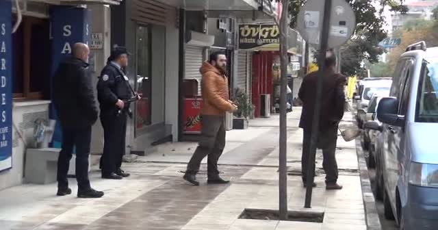 Manisa'da HDP il binasına polis baskını
