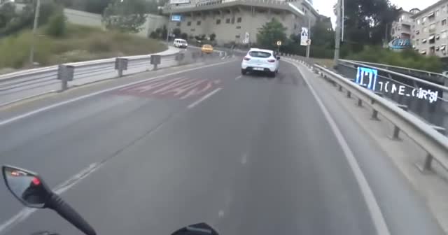 Motosiklet kazası kamerada