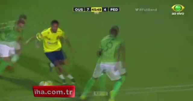 Neymar'ın rakibi, çalım atmaması diz çöküp yalvardı