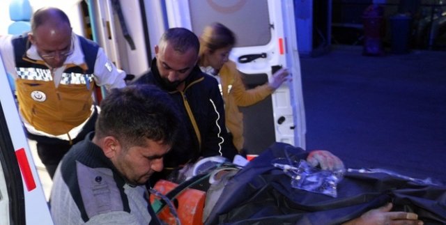 Niğde'de havuz inşaatı çöktü: 3 yaralı