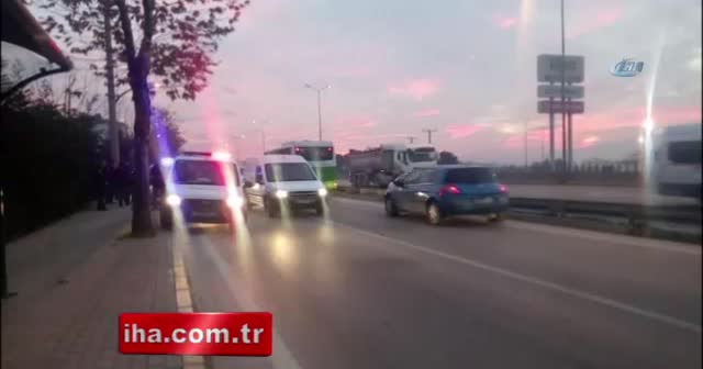Polis aracı yaya kadına çarptı