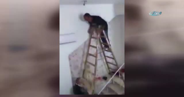 Portatif merdivenden böyle düştü