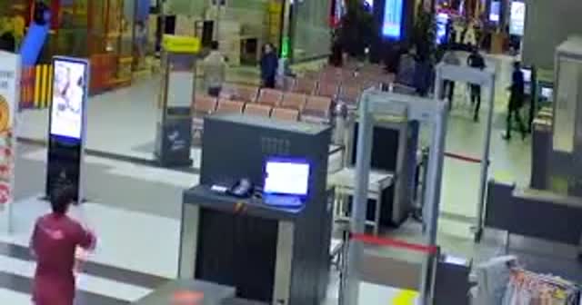 Rusya Havalimanı'nda sarhoş sürücü ortalığı birbirine kattı!