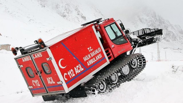 Sağlık ekiplerinin 'kar tatbikatı' gerçeği aratmadı