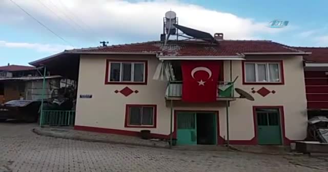 Şehit acısı anne ve babasını hastanelik etti