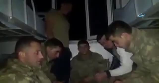 Şehit er arkadaşlarıyla böyle türkü söylemiş