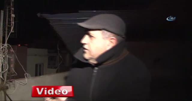 Şiddetli rüzgar nedeniyle bir evin çatısı uçtu