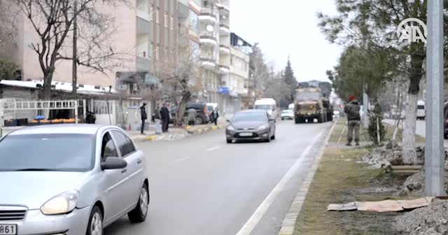Sınıra askeri sevkiyat