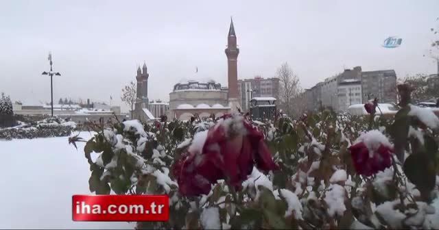 Sivas beyaza büründü