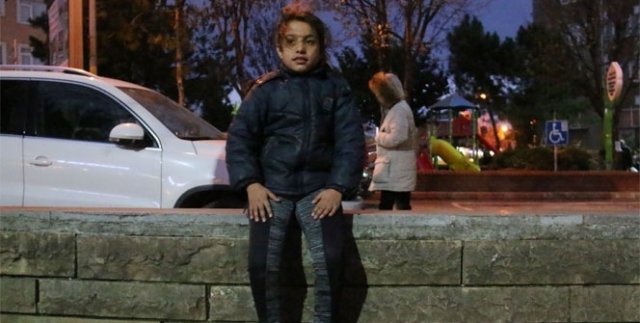 Sokakta kalan Suriyeli çocuklara polis sahip çıktı