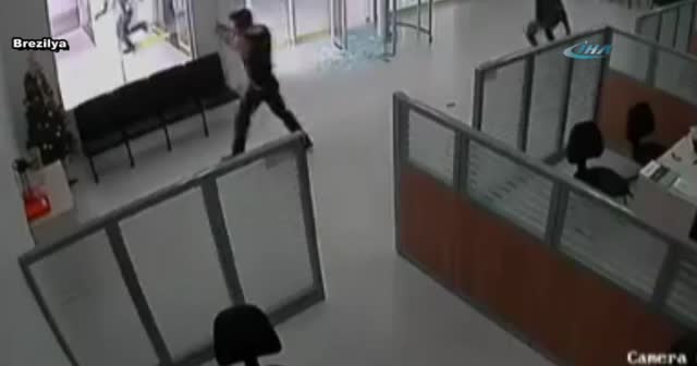 Soyguncular sert kayaya çarptı