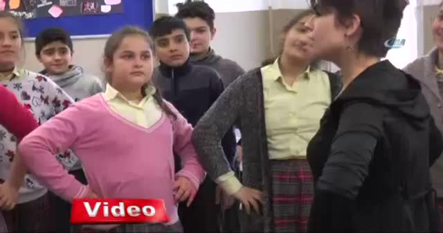 Sultangazi'deki okulda dersler müzikli terapi eşliğinde işleniyor
