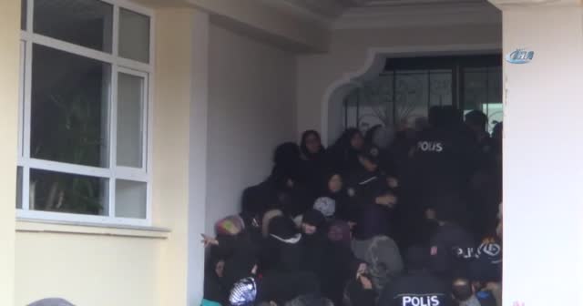 Suriyeliler, Nüfus Müdürlüğü’nde izdiham oluşturdu