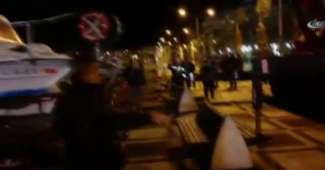 Teknelerini vinçle kurtardılar