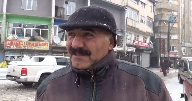 Yüksekova'da kar yağışı